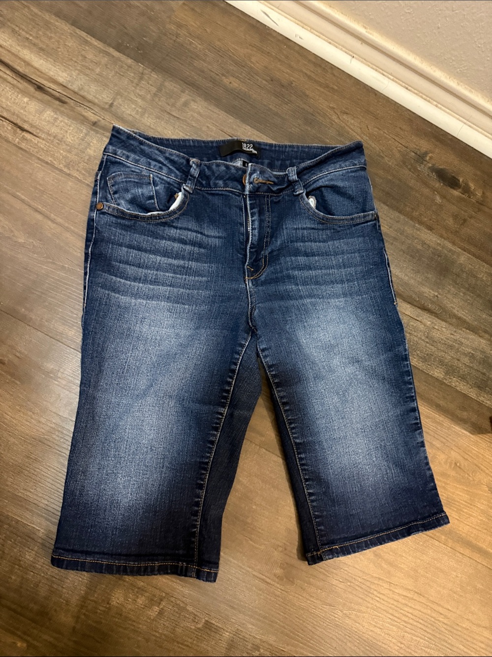 1822 Denim Women’s Dark Blue Cropped Jeans